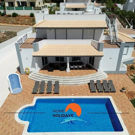#297 Espacosa Vivenda V5 By Holidays Holiday home