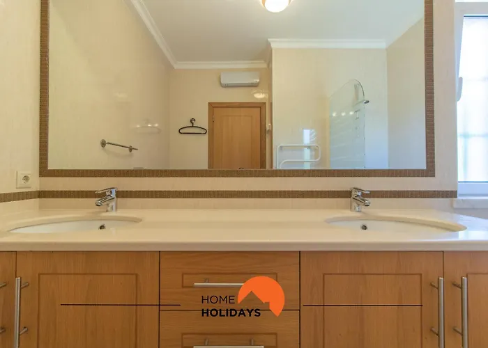 #297 Espacosa Vivenda V5 By Holidays